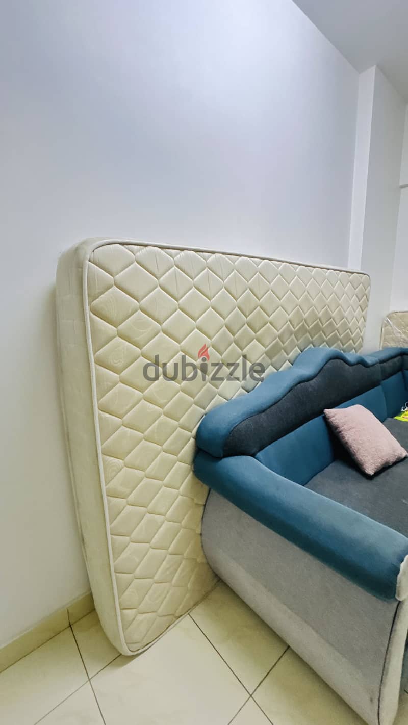 Big size bed Queen: 60" x 80" 1