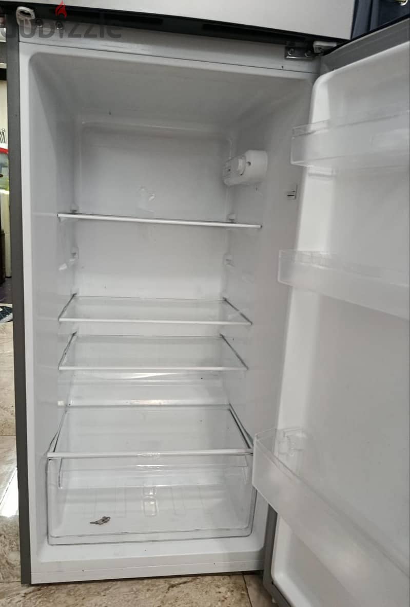 Geepas 240L Double Door Defrost Refrigerator in excellent condition 2