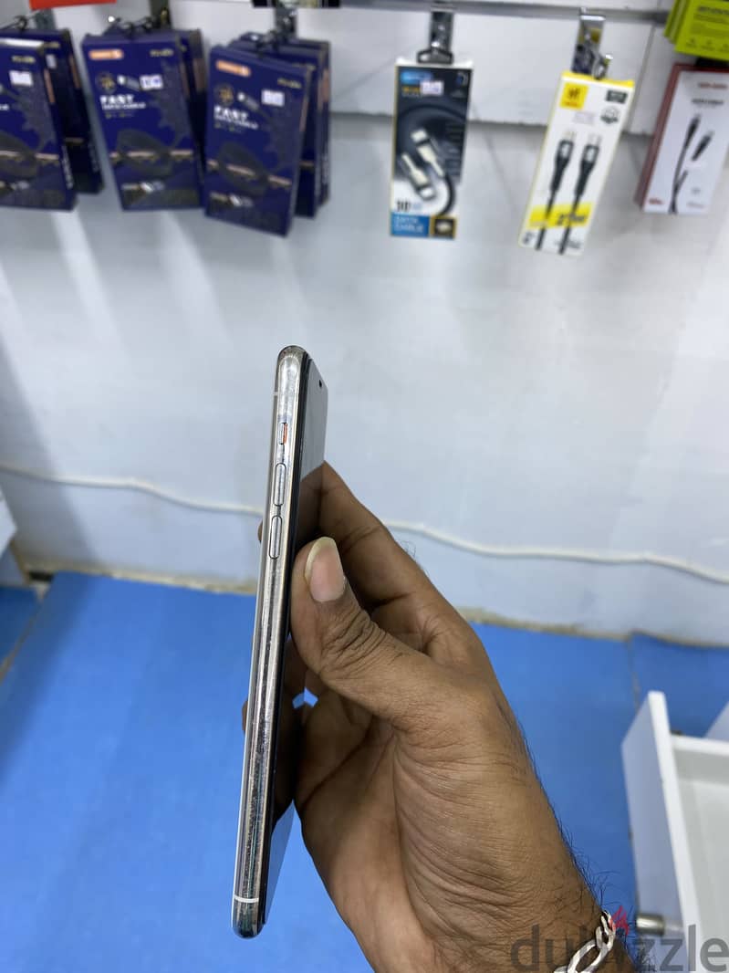 Apple - iPhone 11 Pro Max 1