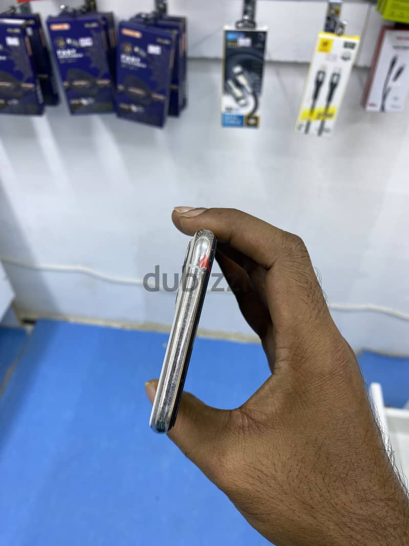Apple - iPhone 11 Pro Max 4