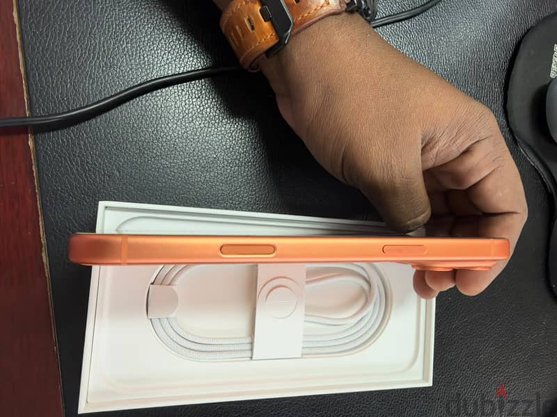 Iphone 17 Promax (Cosmic Orange) 512 GB With Box and Extra Case-Good Condition 4