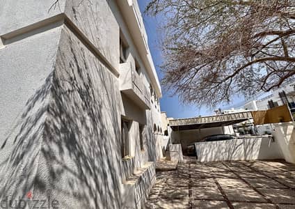 Villa for rent 4 Bedroom Al Qurum