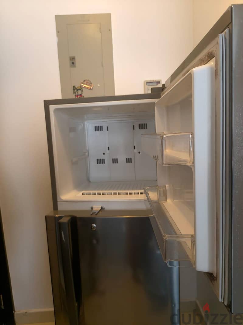 used LG refrigerator 2