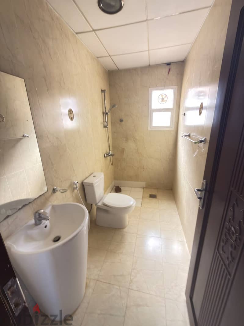 villa for rent in mawaleh/ فيلا للايجار في الموالح 12