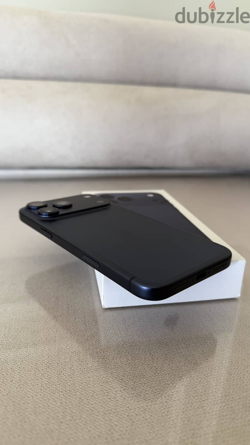 iPhone 17 pro max ايفون 4