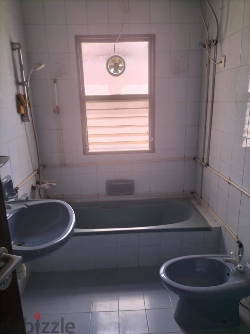 7 bhk villa for rent in Qurum with huge store 4