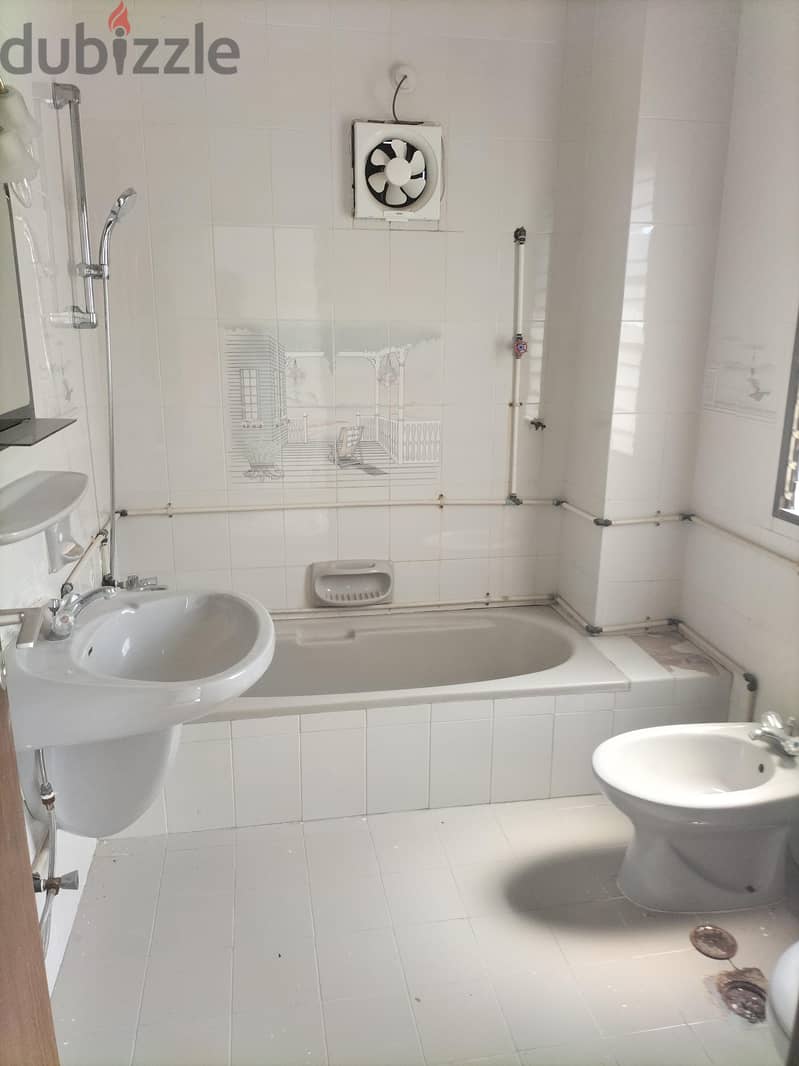7 bhk villa for rent in Qurum with huge store 6