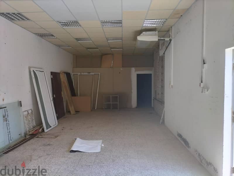 7 bhk villa for rent in Qurum with huge store 17