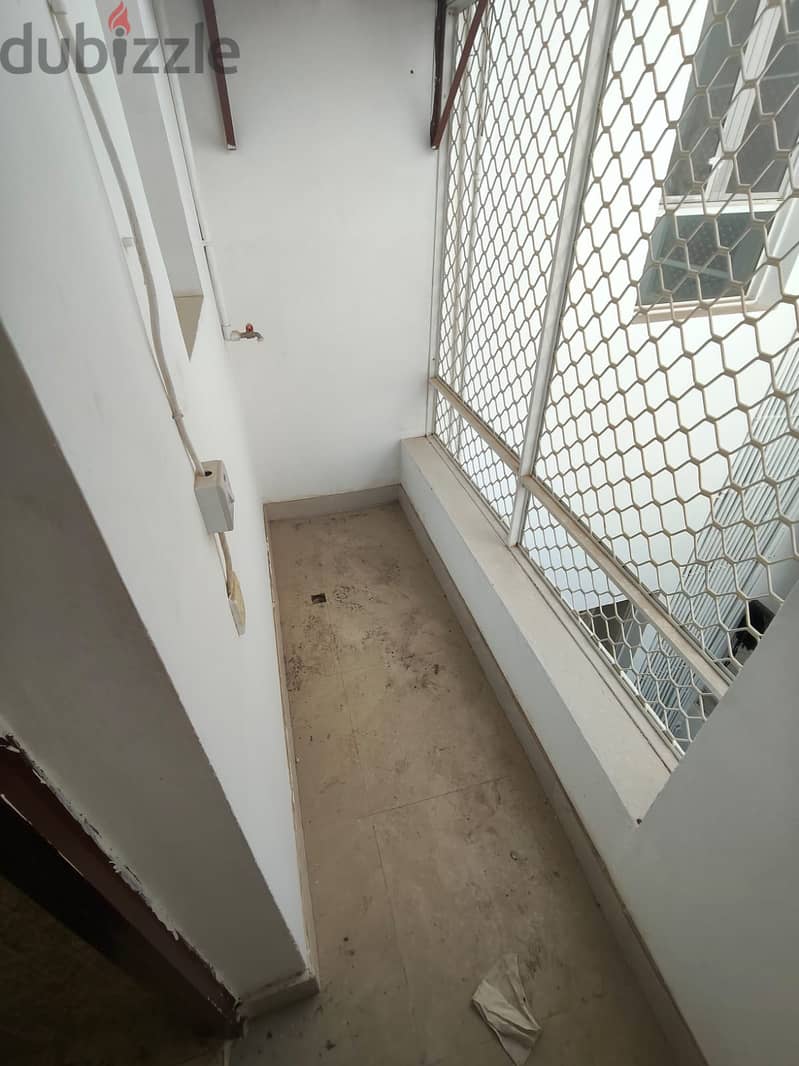 Apartment for rent in Al Azaiba/ شقه للايجار في العذيبة 4