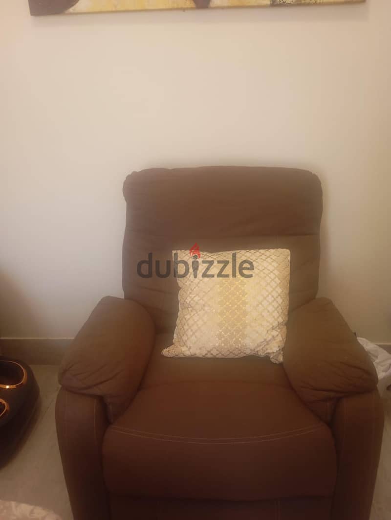 selling 2beds and 2chairs each at 20rials 1