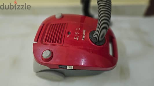 vacuum 1.5 L 1700 very little used