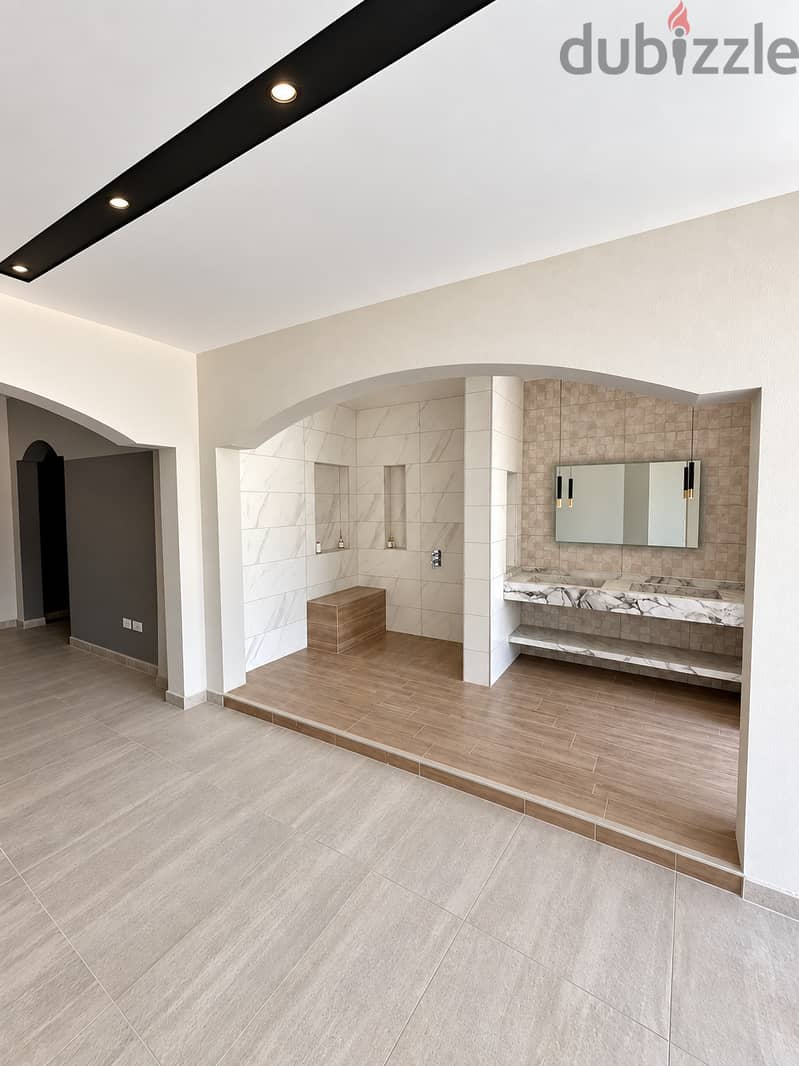 Prime Commercial Space – Ideal for Showroom or Retail 1