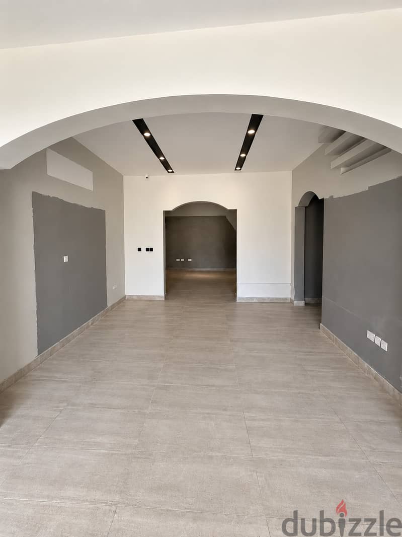 Prime Commercial Space – Ideal for Showroom or Retail 2