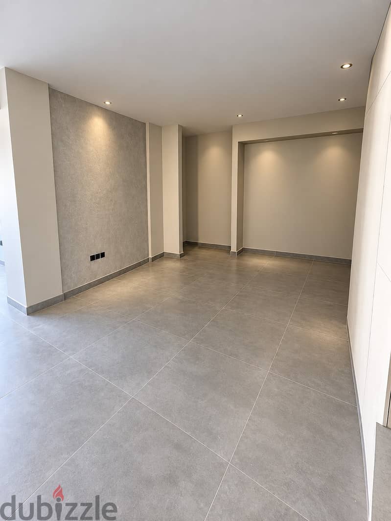 Prime Commercial Space – Ideal for Showroom or Retail 3