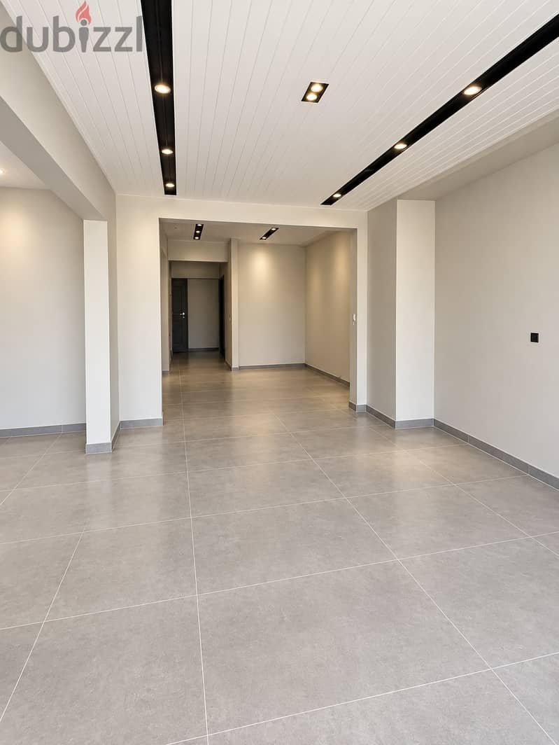 Prime Commercial Space – Ideal for Showroom or Retail 4