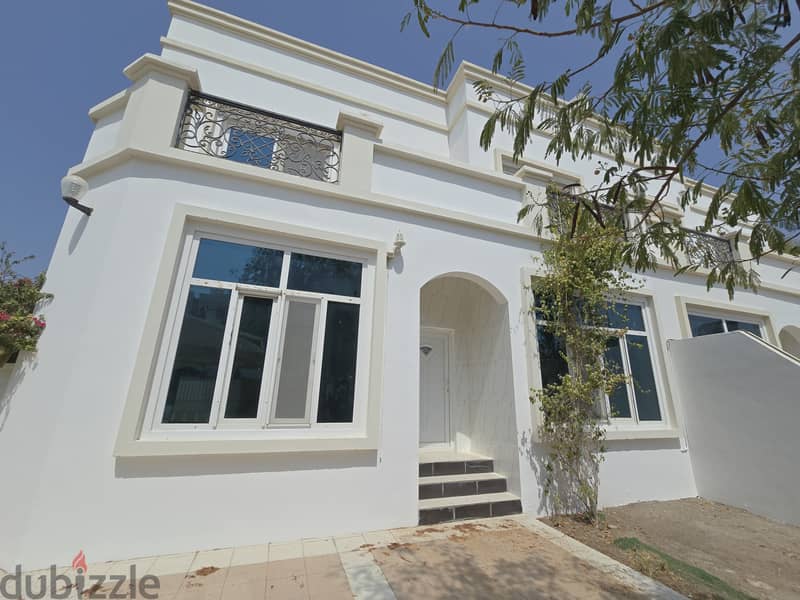 فيلا للايجار العذيبه قريب شارع 18 نوفمبر/Villa for rent in Al Azaiba, near 18th November Street. 1
