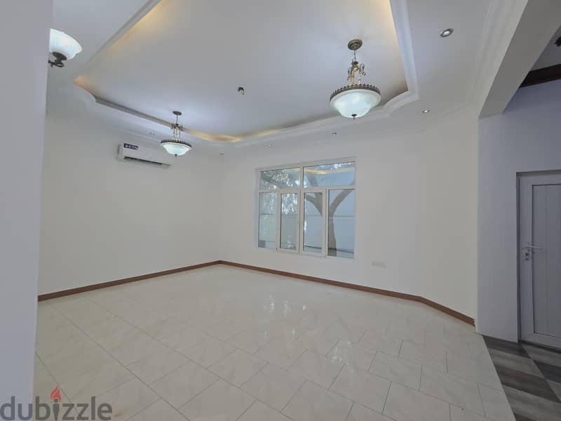 فيلا للايجار العذيبه قريب شارع 18 نوفمبر/Villa for rent in Al Azaiba, near 18th November Street. 6