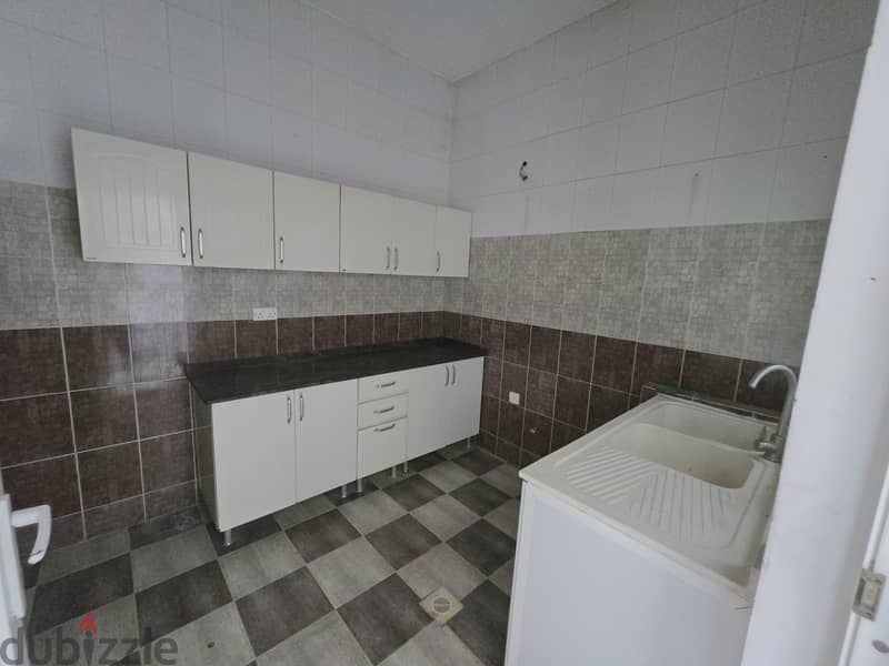 فيلا للايجار العذيبه قريب شارع 18 نوفمبر/Villa for rent in Al Azaiba, near 18th November Street. 8
