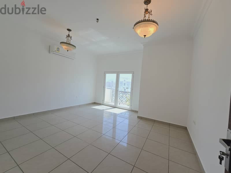 فيلا للايجار العذيبه قريب شارع 18 نوفمبر/Villa for rent in Al Azaiba, near 18th November Street. 10