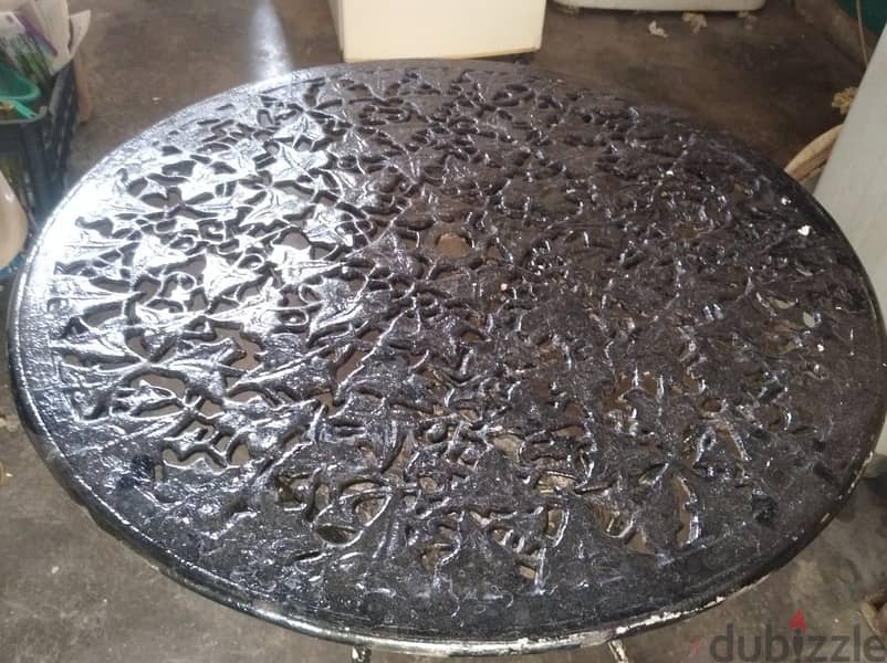ANTIQUE IRON ROUND DINING TABLE WITH ANTIQUE DESIGN FOR 4 PERSONS 1