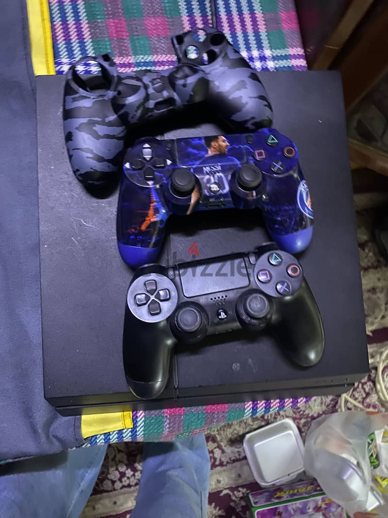 PS4 with 2 controllers 1