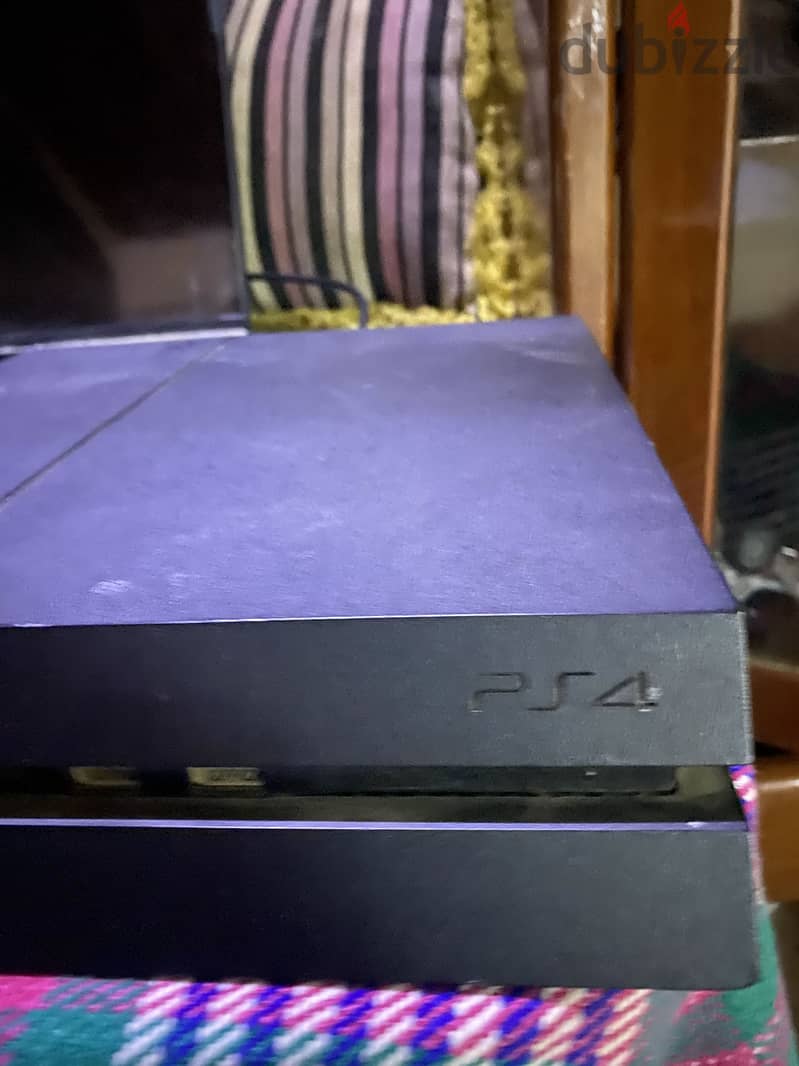 PS4 with 2 controllers 3