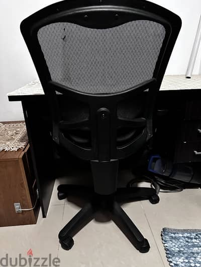 Office chair with wheels and adjustable height