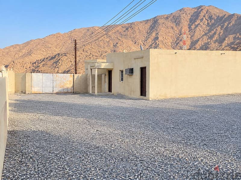 مستودع للإيجار المسفاة الصناعية  Warehouse for rent in Al-Misfah 1