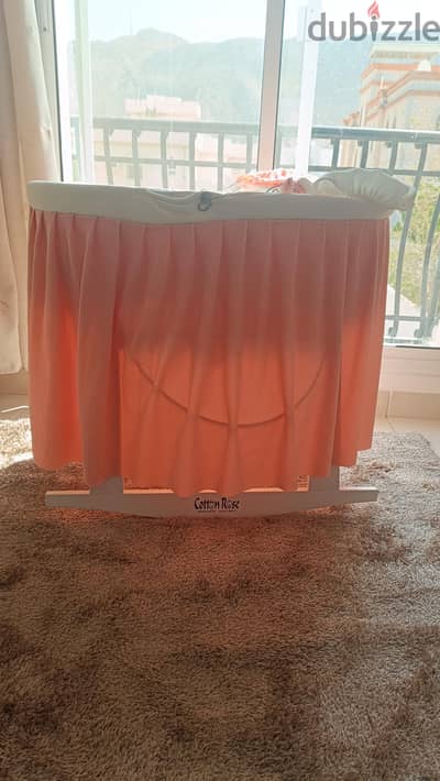 سرير اطفال هزاز شبه جديد Baby bed like new