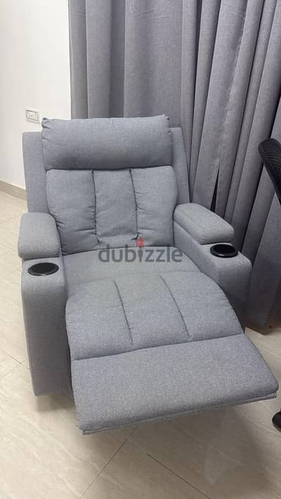 كرسي استرخاء Recliner فاخر – دوار 360° | حالة ممتازة