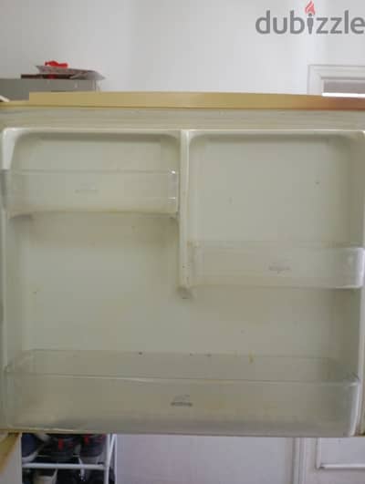 Fridge for sale good condition ثلاجه للبيع بحاله جيده