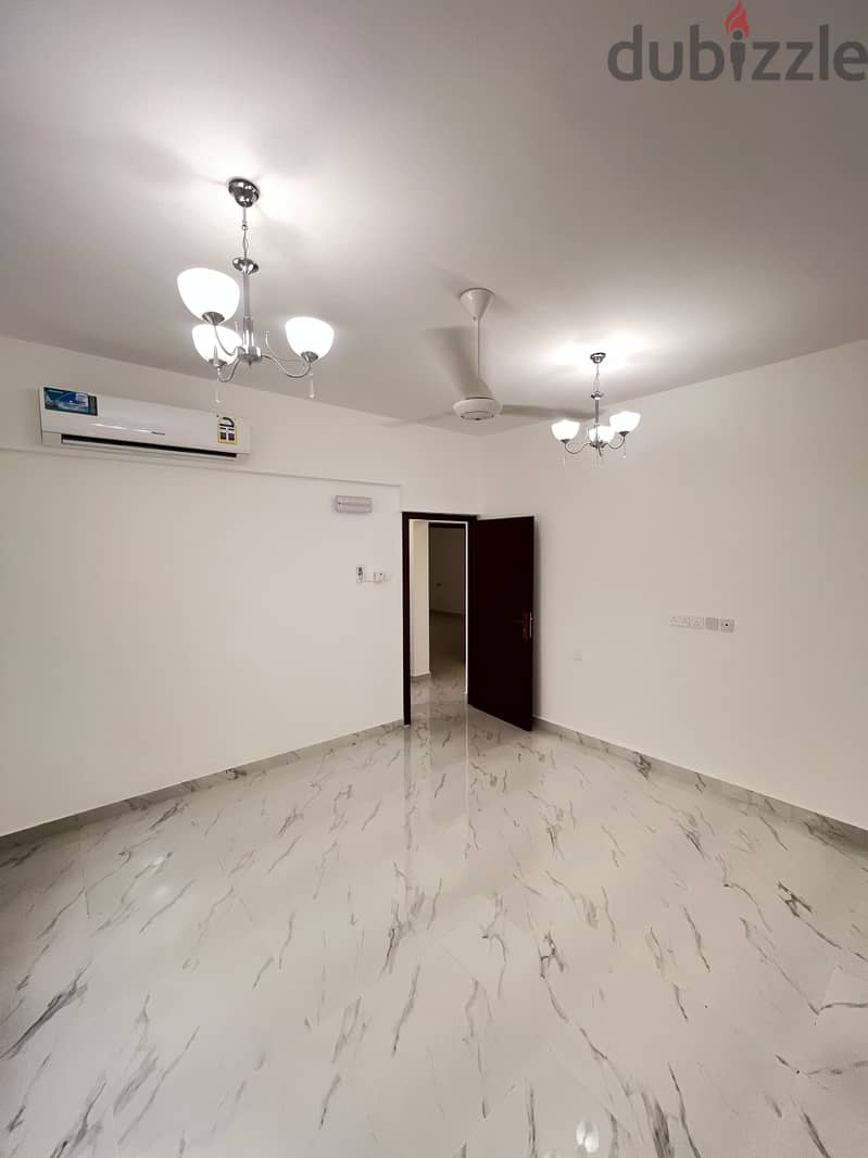 4 Bedroom For Rent - Al Khuwair 8