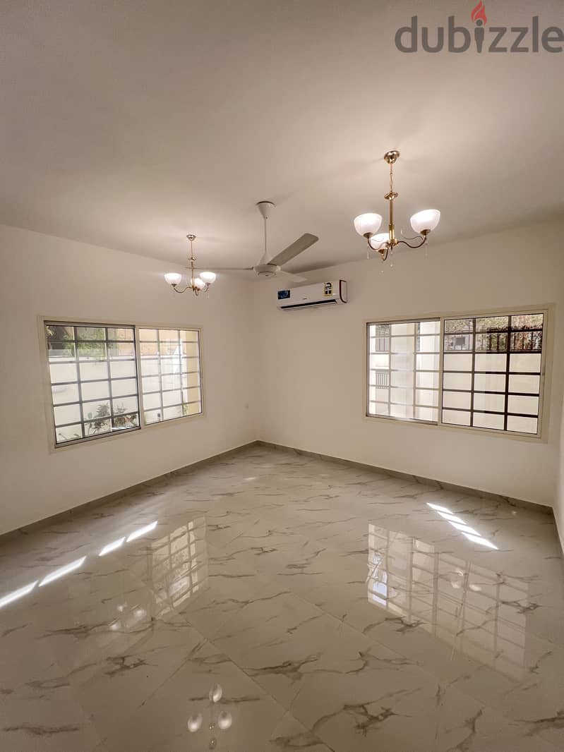 4 Bedroom For Rent - Al Khuwair 10