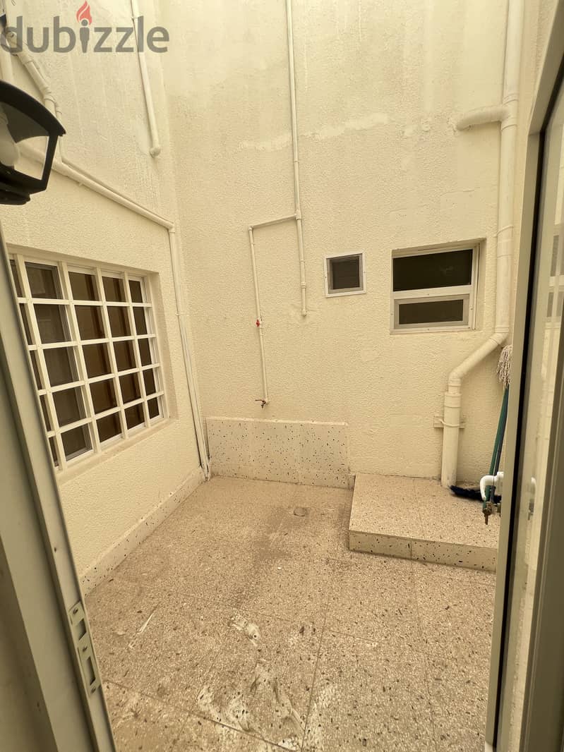 4 Bedroom For Rent - Al Khuwair 11