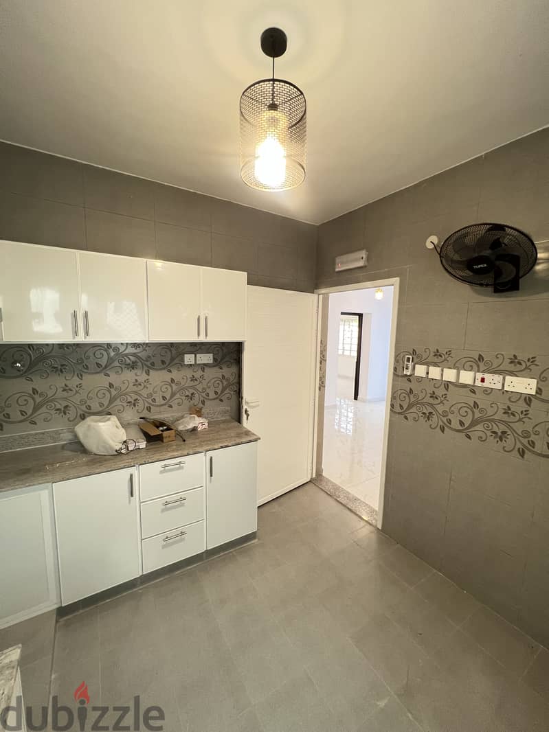 4 Bedroom For Rent - Al Khuwair 13