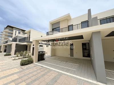 Freehold 4 Bedroom Townhouse for Sale in Al Mouj