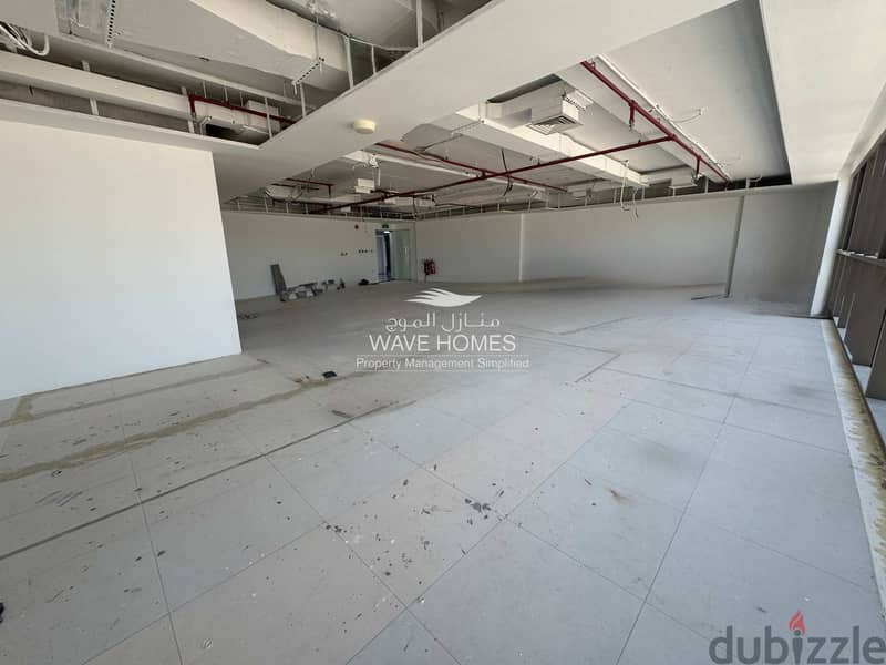 Spacious High Floor Office Space for Rent | مكتب واسع بإطلالة جميلة للإيجار 2