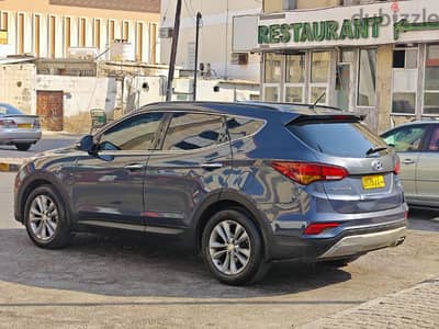 Hyundai Santa Fe 3.3L V6 – 2017 | 4WD | Oman Spec