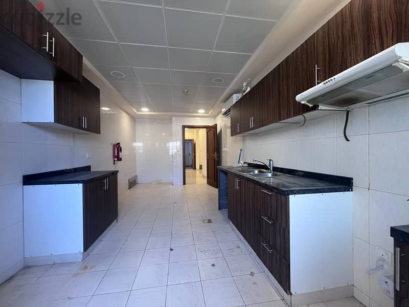 2 BR Cozy Apartment in Al Ghubra 6