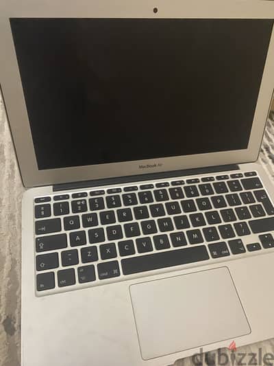 للبيع ماك بوك اير (MacBook Air 11-inch) بحالة ممتازة