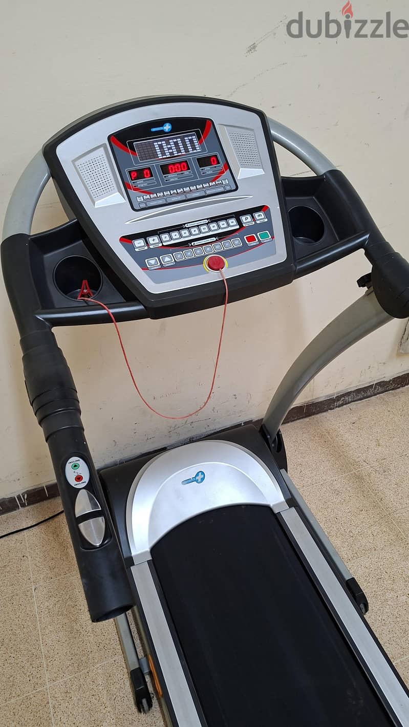 Treadmill with Automatic Inclined Function(Can be Deliver also) 8