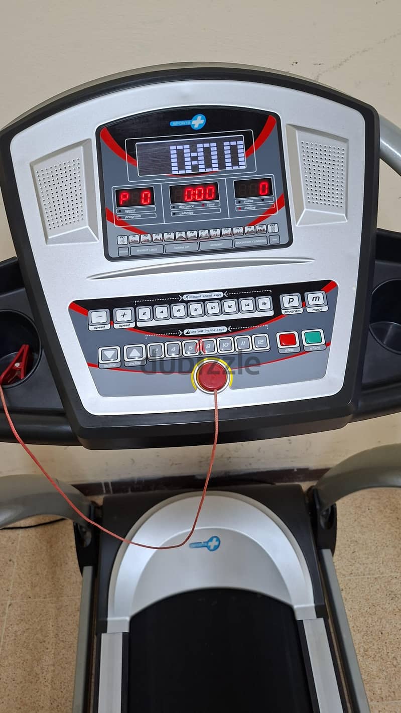 Treadmill with Automatic Inclined Function(Can be Deliver also) 9