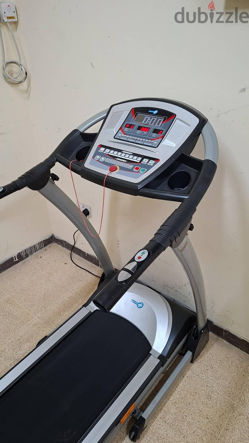 Treadmill with Automatic Inclined Function(Can be Deliver also) 10