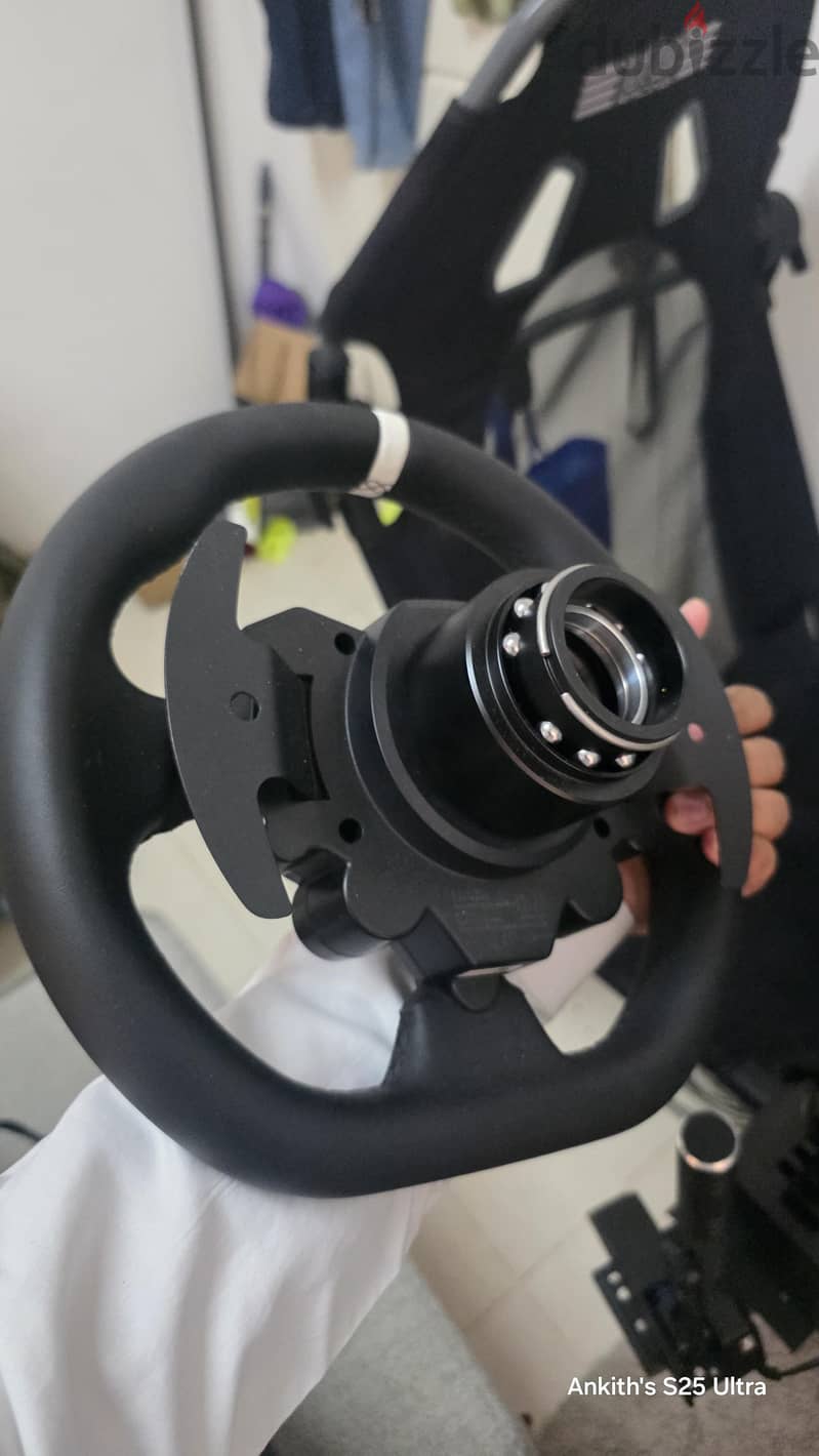 Moza r5 steering wheel 1