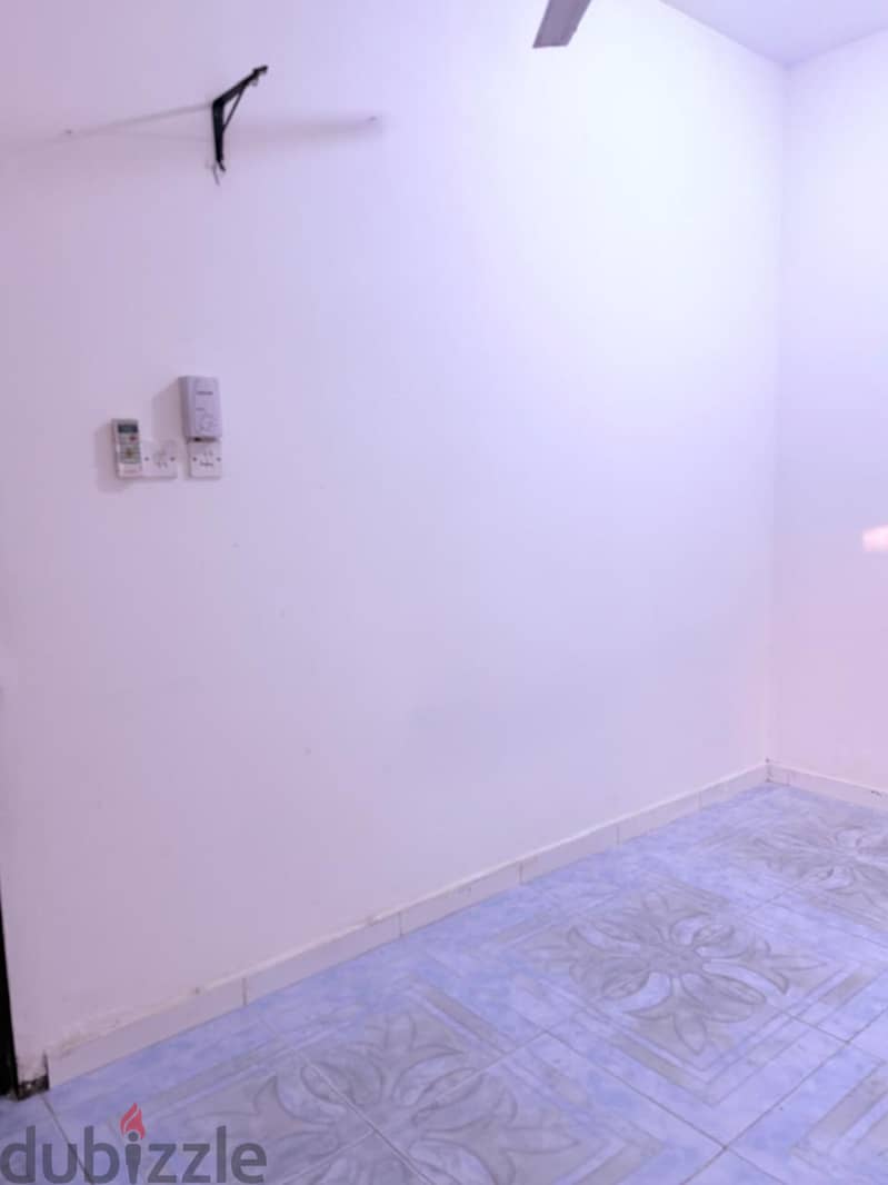 room for rent in al khuwair near zakar mall 4