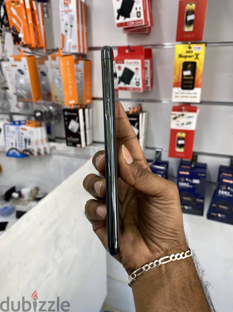 Apple - iPhone 11 Pro Max 3