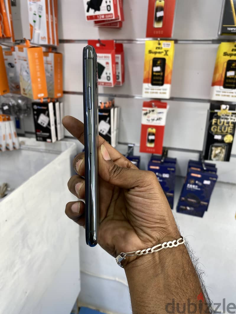 Apple - iPhone 11 Pro Max 4