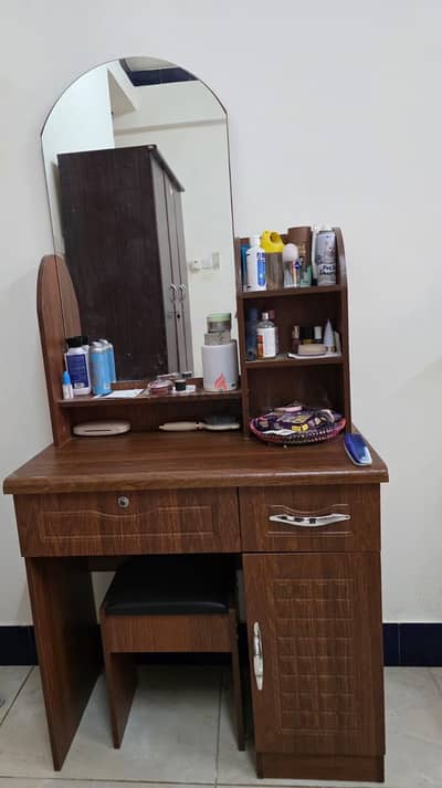 Dressing table