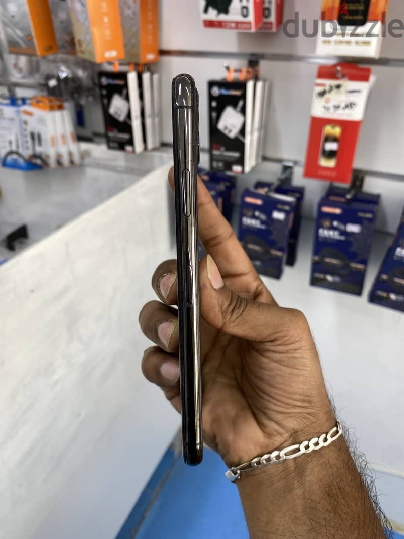Apple - iPhone 11 Pro Max 1