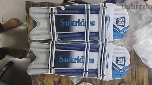 CRICKET PAD AND GLOVES